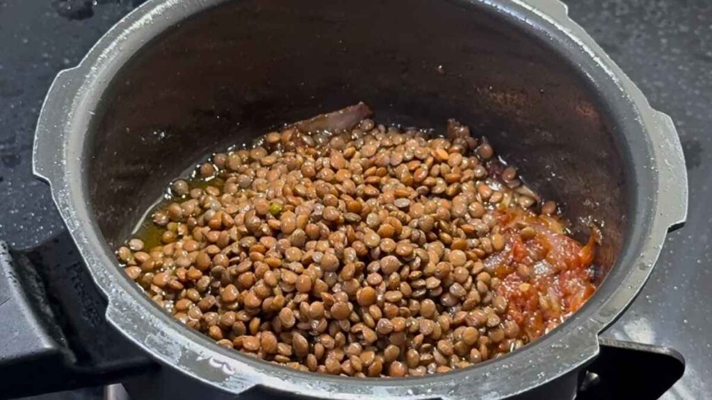 sabut masoor dal recipe 